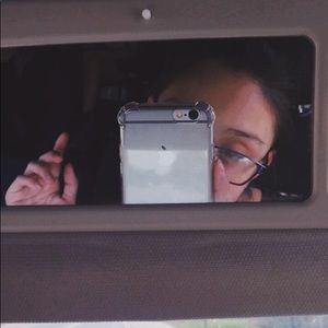 Meet your Posher, Elodia